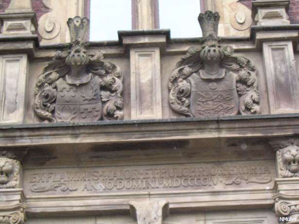 Wappen über dem Eingang