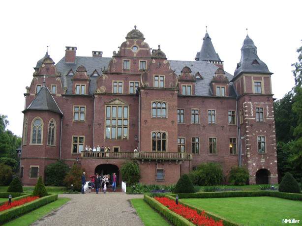 eindrucksvoll die Ostfassade